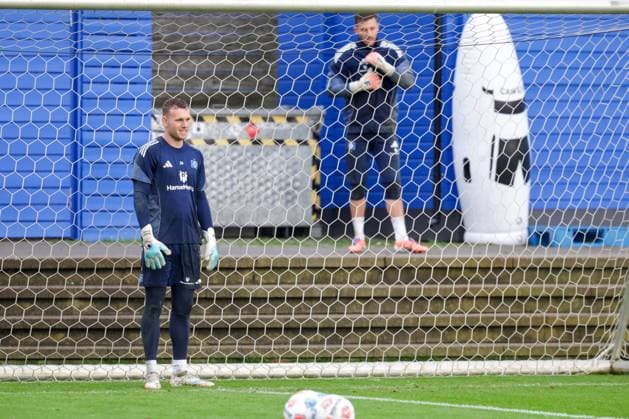 GER, xFSx ,Hamburg, HSV , 1 Bundesliga , Soccer, DFL, Hamburger SV Training , am Hamburger Volksparkstadion , 21 10 2025 , v l Goalkeeper Daniel Peretz Hamburger SV ,26 DFL regulations prohibit any use of photographs as image sequences and or quasi video Copyright: HMBxMedia FernandoxSoares