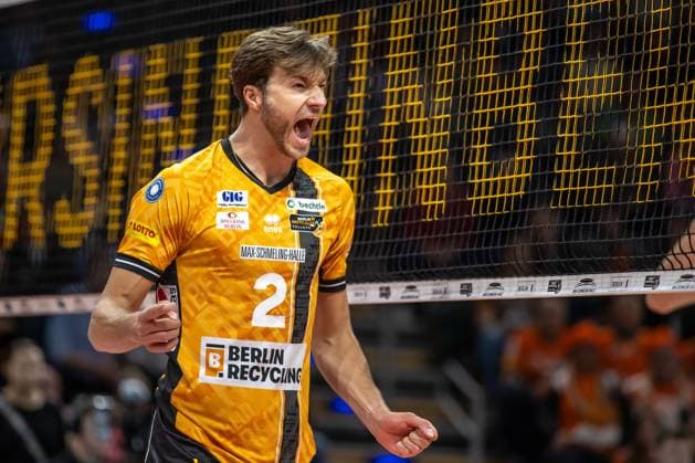 Volleyball Bundesliga, Matchday 1, BR Volleys vs VfB Friedrichshafen at the Max Max Schmeling Halle in Berlin on 21 10 202 Matthew Knigge BR Volleys is happy about the point Volleyball Bundesliga, BR Volleys vs VfB Friedrichshafen