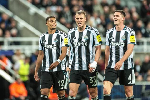 UEFA Champions League Matchday 3 of 8 Newcastle United v Benfica Malick Thiaw of Newcastle United ,Dan Burn of Newcastle United and Sven Botman of Newcastle United after the game during the UEFA Champions League Matchday 3 of 8 Newcastle United vs Benfica at St. James s Park, Newcastle, United Kingdom, 21st October 2025 (Photo by Mark Cosgrove News Images) Newcastle St. James s Park Tyne and Wear United Kingdom Copyright: xMarkxCosgrove NewsxImagesx