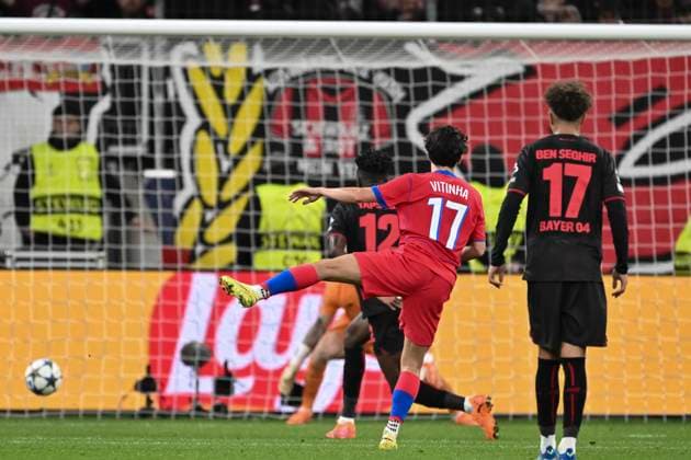 Vitinha Saint Germain 17 scores the goal for 2 7 21 10 2025 Soccer Champions League, Bayer Leverkusen vs Paris Saint Germain, BayArena, Leverkusen, Copyright: xpepphotox xHorstxMauelshagenx pep00321, pep_20251021_hm_172831