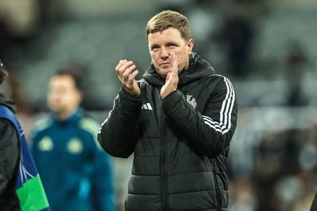 UEFA Champions League Matchday 3 of 8 Newcastle United v Benfica Eddie Howe manager of Newcastle United applauds the fans after the game during the UEFA Champions League Matchday 3 of 8 Newcastle United vs Benfica at St. James s Park, Newcastle, United Kingdom, 21st October 2025 (Photo by Mark Cosgrove News Images) Newcastle St. James s Park Tyne and Wear United Kingdom Copyright: xMarkxCosgrove NewsxImagesx