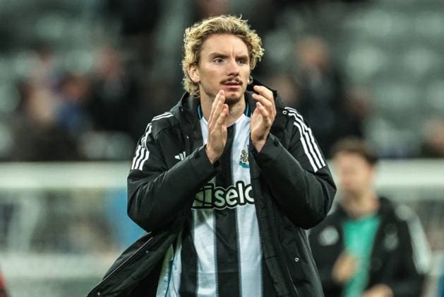 UEFA Champions League Matchday 3 of 8 Newcastle United v Benfica Nick Woltemade of Newcastle United applauds the fans after the game during the UEFA Champions League Matchday 3 of 8 Newcastle United vs Benfica at St. James s Park, Newcastle, United Kingdom, 21st October 2025 (Photo by Mark Cosgrove News Images) Newcastle St. James s Park Tyne and Wear United Kingdom Copyright: xMarkxCosgrove NewsxImagesx