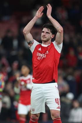Arsenal FC v Atletico de Madrid - UEFA Champions League 2025 26 League Phase MD3 Declan Rice of Arsenal applauds the fans after winning the UEFA Champions League 2025 26 League Phase MD3 match between Arsenal FC and Atletico de Madrid at Arsenal Stadium on October 21, 2025 in London, England. London Arsenal Stadium England United Kingdom Copyright: xNealxSimpson Sportsphoto APLx 14139350