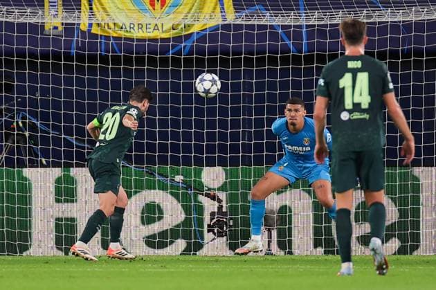 CALCIO - UEFA Champions League - Villarreal CF vs Manchester City FC Bernardo Silva ( 20 - Manchester City) scores a goal with an headshot during Villarreal CF vs Manchester City FC, UEFA Champions League football match in Vila-real, Spain, October 21 2025 Vila-real Spain  Copyright: xIPAxSport ABACAx
