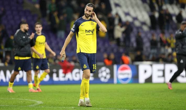 Union s Christian Burgess looks dejected after losing a soccer game between Belgian Royale Union Saint-Gilloise and Italian Internazionale Milano, Tuesday 21 October 2025 in Brussels, on the third day of the League phase of the UEFA Champions League tournament. VIRGINIExLEFOUR  x137546481x