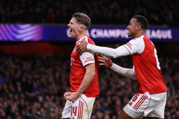 Arsenal gegen Atletico Madrid 21. Oktober 2025, London UEFA-Champions-League-Phase Arsenal gegen Atletico Madrid Viktor Gyokeres von Arsenal feiert das vierte Arsenal-Tor, assistiert von Gabriel von Arsenal rechts Foto Jacques Feeney Abseits London UK  Copyright: xJacquesxFeeneyx xOffsidexOffside