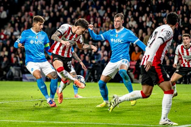 PSV Eindhoven forwarder Dennis Man, SSC Napoli defender Sam Beukema during the match PSV Eindhoven vs SSC Napoli at the Philips stadium for the Champions League - League phase - Matchday 3 season 2025-2026 in EINDHOVEN, Netherlands on 21 oktober 2025, (photo by Stefan Koops EYE4images DeFodi Images) PSV Eindhoven forwarder Dennis Man, SSC Napoli defender Sam Beukema during the match PSV Eindhoven vs SSC Napoli at the Philips stadium for the Champions League League phase Matchday 3 season 2025 2026 in EINDHOVEN, Netherlands on 21 oktober 2025, photo by Stefan Koops EYE4images DeFodi Images