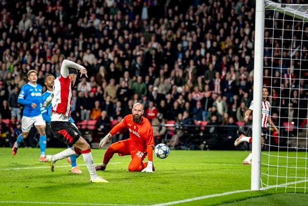 PSV Eindhoven forwarder Ricardo Pepi score the goal, SSC Napoli goalkeeper Vanja Milinkovic-Savic during the match PSV Eindhoven vs SSC Napoli at the Philips stadium for the Champions League - League phase - Matchday 3 season 2025-2026 in EINDHOVEN, Netherlands on 21 oktober 2025, (photo by Stefan Koops EYE4images DeFodi Images) PSV Eindhoven forwarder Ricardo Pepi score the goal, SSC Napoli goalkeeper Vanja Milinkovic Savic during the match PSV Eindhoven vs SSC Napoli at the Philips stadium for the Champions League League phase Matchday 3 season 2025 2026 in EINDHOVEN, Netherlands on 21 oktober 2025, photo by Stefan Koops EYE4images DeFodi Images