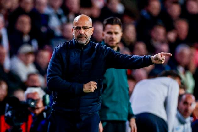 head coach Peter Bosz of PSV Eindhoven gestures PSV Eindhoven v SSC Napoli, UEFA Champions League 2025 26 League Phase MD3, PSV Eindhoven v SSC Napoli, PSV Stadion, October 21, 2025, Eindhoven, Netherlands.