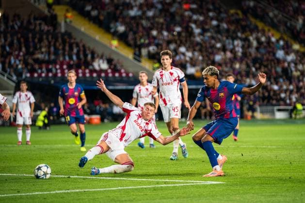 (251022) -- BARCELONA, Oct. 22, 2025 -- Lamine Yamal (1st R) of FC Barcelona, Barca shoots during the Champions League football match between FC Barcelona and Olympiacos in Barcelona, Spain, Oct. 21, 2025. (Photo by Xinhua) (SP)SPAIN-BARCELONA-FOOTBALL-CHAMPIONS LEAGUE-FC BARCELONA-OLYMPIACOS Joanxgosa 