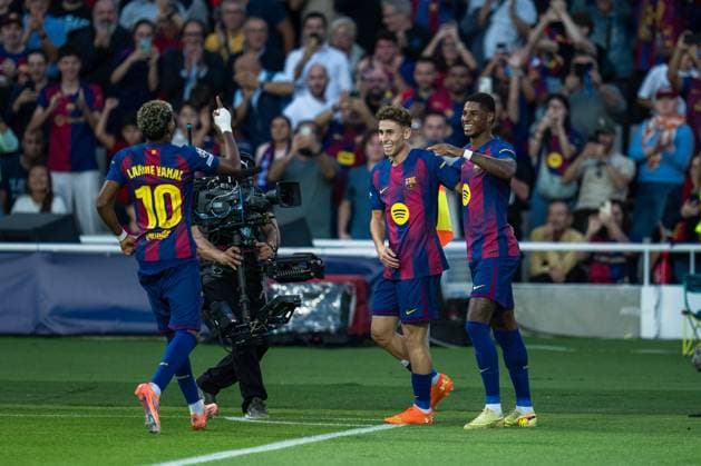 (251022) -- BARCELONA, Oct. 22, 2025 -- Players of FC Barcelona, Barca celebrate during the Champions League football match between FC Barcelona and Olympiacos in Barcelona, Spain, Oct. 21, 2025. (Photo by Xinhua) (SP)SPAIN-BARCELONA-FOOTBALL-CHAMPIONS LEAGUE-FC BARCELONA-OLYMPIACOS Joanxgosa 