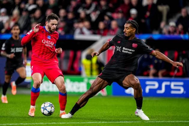 LEVERKUSEN, GERMANY - OCTOBER 21: Khvicha Kvaratskhelia of Paris Saint-Germain is challenged by Loic Bade of Bayer 04 Leverkusen during the UEFA Champions League 2025 26 League Phase MD3 match between Bayer 04 Leverkusen and Paris Saint-Germain at BayArena on October 21, 2025 in Leverkusen, Germany. (Photo by Rene Nijhuis) SPO  Copyright: xRenexNijhuis