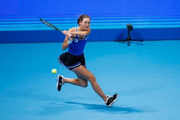 October 22, 2025, Tokyo, Japan: McCartney KESSLER (USA) returns a shot against Linda NOSKOVA (CZE) during their match at the Toray Pan Pacific Open Tennis at Ariake Colosseum in Tokyo. The tournament runs from October 20 to 36. Noskova won 7-5, 3-6, 4-6. Tokyo Japan - ZUMAm191 20251022_aap_m191_012 Copyright: xRodrigoxReyesxMarinx