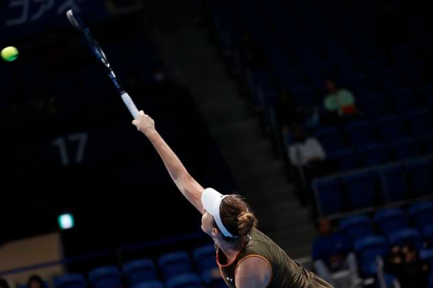 October 22, 2025, Tokyo, Japan: Linda NOSKOVA (CZE) serves against McCartney KESSLER (USA) during their match at the Toray Pan Pacific Open Tennis at Ariake Colosseum in Tokyo. The tournament runs from October 20 to 36. Noskova won 7-5, 3-6, 4-6. Tokyo Japan - ZUMAm191 20251022_aap_m191_013 Copyright: xRodrigoxReyesxMarinx
