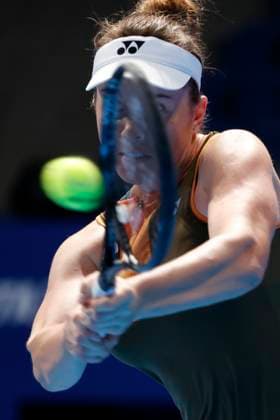 October 22, 2025, Tokyo, Japan: Linda NOSKOVA (CZE) returns a shot against McCartney KESSLER (USA) during their match at the Toray Pan Pacific Open Tennis at Ariake Colosseum in Tokyo. The tournament runs from October 20 to 36. Noskova won 7-5, 3-6, 4-6. Tokyo Japan - ZUMAm191 20251022_aap_m191_026 Copyright: xRodrigoxReyesxMarinx