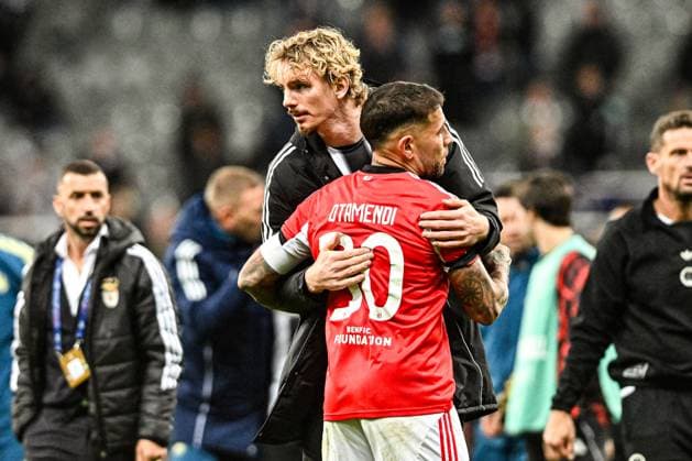 Newcastle United v Benfica UEFA Champions League Nick Woltemade of Newcastle United and Nicolas Otamendi of Benfica at full time during the UEFA Champions League match at St. James s Park, Newcastle UK Newspapers OUT Copyright: xJamiexJohnstonx FIL-22383-0193