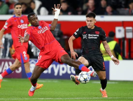 October 21, 2025, Leverkusen, Germany: Willian Pacho of Paris Saint-Germain and Claudio Echeverri of Bayer 04 Leverkusen in action during the UEFA Champions League football match between Bayer Leverkusen and Paris Saint-Germain at the BayArena stadium. Leverkusen Germany - ZUMAs197 20251021_aaa_s197_502 Copyright: xOsamaxFaisalx