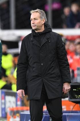 Coach Kasper Hjulmand Bayer 04 Leverkusen looks dejected GER, Bayer 04 Leverkusen vs Paris Saint Germain, Football, UEFA Champions League, League Phase, 2025 2026 Season, 21 10 2025 DFL REGULATES PROHIBIT ANY USE OF PHOTOGRAPHS AS IMAGE SEQUENCES AND OR QUASI VIDEO GER, Bayer 04 Leverkusen vs Paris Saint Germain, Football, UEFA Champions League, League Phase, 2025 2026 Season, 21 10 2025 Leverkusen Copyright: xEibner-Pressefoto ThomasxThienelx EP_TTL