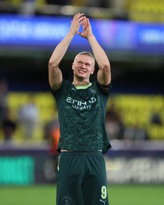 ESP: Villarreal CF v Manchester City. UEFA Champions League. Matchday 3. Erling Haaland of Manchester City FC greets the fans at full time during the UEFA Champions League match, between Villarreal CF and Manchester City, La Ceramica Stadium on October 21, 2025 in Villarreal, Spain. kpng Copyright: xMiguelxMarruffox xPRESSINx MM_251021_VIL_MAN_2526_1904