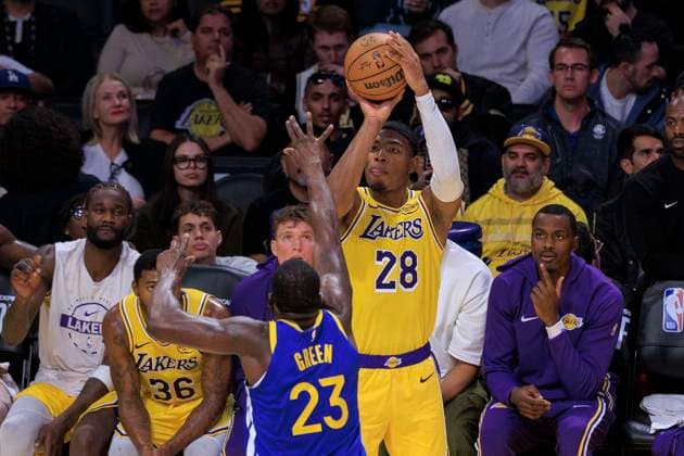 October 21, 2025, Los Angeles, California, USA: Rui Hachimura 28 of the Los Angeles Lakers puts up a shot over Draymond Green 23 of the Golden State Warriors during their regular season NBA, Basketball Herren, USA game on Tuesday October 21, 2025 at Crypto.com Arena in Los Angeles, California. JAVIER ROJAS PI Los Angeles USA - ZUMAp124 20251021_zaa_p124_063 Copyright: xJavierxRojasx