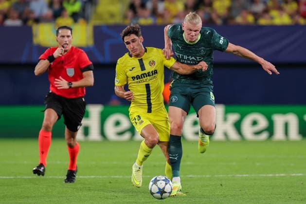 CALCIO - UEFA Champions League - Villarreal CF vs Manchester City Erling Haaland ( 9 - Manchester City) vies the ball with Sergi Cardona ( 23 - Villarreal CF) during Villarreal CF vs Manchester City , UEFA Champions League football match in Vila-real, Spain, October 21 2025 Vila-real Spain  Copyright: xIPAxSport ABACAx