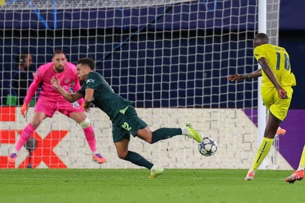 CALCIO - UEFA Champions League - Villarreal CF vs Manchester City Pepe Gueye ( 18 - Villarreal CF) shot during Villarreal CF vs Manchester City , UEFA Champions League football match in Vila-real, Spain, October 21 2025 Vila-real Spain  Copyright: xIPAxSport ABACAx