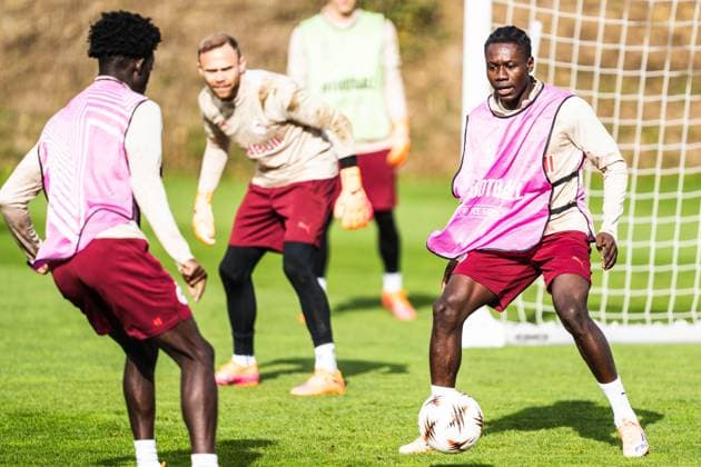 SOCCER - UEFA EL, RBS vs Ferencvaros SALZBURG,AUSTRIA,22.OCT.25 - SOCCER - UEFA Europa League, Red Bull Salzburg vs Ferencvaros Budapest, preview, training RBS. Image shows Alexander Schlager and Edmund Baidoo (RBS).  GEPAxpictures xJulioxArellano