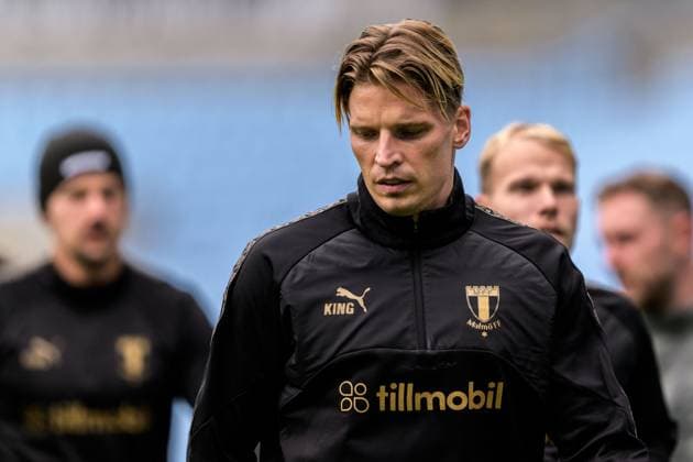 251022 Jens Stryger Larsen during a UEFA Europa League training session with Malmö FF on October 22, 2025 in Malmö Photo Mathilda Schuler BILDBYRAN kod MA MA0878 fotboll football soccer fotball uefa europa league europa league träning practice training malmö ff bbeng  Copyright: MATHILDAxSCHULER BB251022MA035