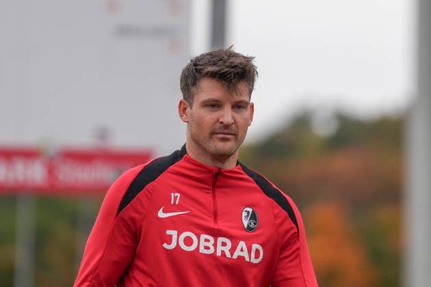 Lukas Kübler Lukas Kuebler SC Freiburg, 17 , last media training session of SC Freiburg before the third Europa League match in the league phase, Germany, Football, UEFA Europa League, Matchday 3, 2025 2026, SC Freiburg vs FC Utrecht, 22 10 2025, last media training session of SC Freiburg before the third Europa League match in the league phase, Europa Park Stadion, Freiburg, Germany Freiburg Europa Park Stadion Baden Württemberg Germany Copyright: xArnexAmbergx