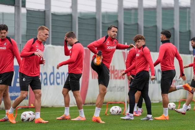 Christian Günter Christian Guenter SC Freiburg, 30 , last media training session of SC Freiburg before the third Europa League match in the league phase, Germany, Football, UEFA Europa League, Matchday 3, 2025 2026, SC Freiburg vs FC Utrecht, 22 10 2025, last media training session of SC Freiburg before the third Europa League match in the league phase, Europa Park Stadion, Freiburg, Germany Freiburg Europa Park Stadion Baden Württemberg Germany Copyright: xArnexAmbergx