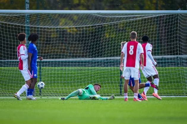 SURREY , 22-10-2025 , Chelsea Football Club Training Ground , season 2025 2026 , UEFA Youth League football , League phase Matchday 3 , match between Chelsea and Ajax , picture shows Chelsea player Jesse Derry scores the 1-0 Chelsea - Ajax (Youth League)  x31639299x Copyright: