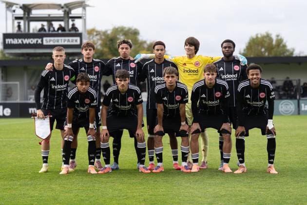 22 10 2025, xhfmx, Football UEFA Youth League, Eintracht Frankfurt FC Liverpool Team Photo Eintracht Frankfurt U19 vs Liverpool DFL DFB REGULATIONS PROHIBIT ANY USE OF PHOTOGRAPHS as IMAGE SEQUENCES and or QUASI VIDEO Dreieich