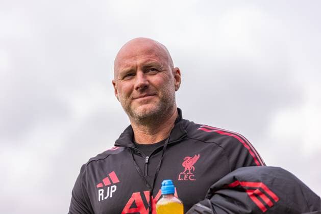 Football - UEFA Youth League - League Phase - Eintracht Frankfurt Under-19 s v Liverpool FC Under-19 s FRANKFURT, GERMANY - Wednesday, October 22, 2025: Liverpool s Under-19 s head coach Rob Page during the UEFA Youth League match between Eintracht Frankfurt Under-19 s and Liverpool FC Under-19 s at Sportpark Dreieich. (Photo by David Rawcliffe Propaganda) FRANKFURT Sportpark Dreieich HESSE GERMANY  Copyright: xDavidxRawcliffex P2025-10-22-Liverpool_U19_Frankfurt_U19