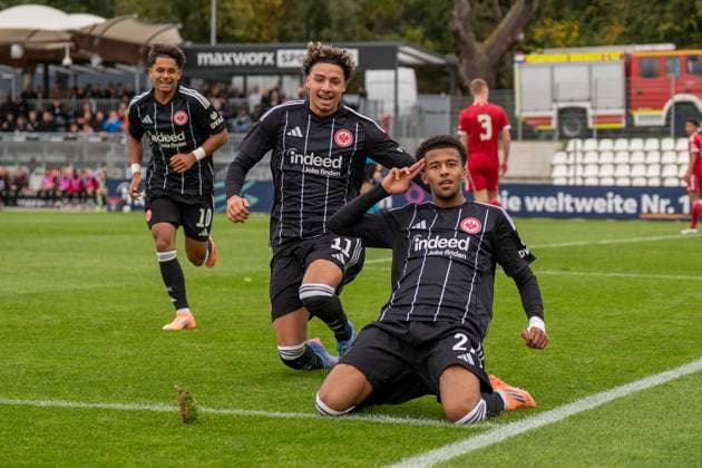 22 10 2025, xhfmx, Football UEFA Youth League, Eintracht Frankfurt FC Liverpool v l Alessandro Gaul Souza Eintracht Frankfurt U19 and Keziah Oteng Mensah Eintracht Frankfurt U19 celebrate the 1 0 against Liverpool Goal, Goal, Jubel, Celebration DFL DFB REGULATIONS PROHIBIT ANY USE OF PHOTOGRAPHS as IMAGE SEQUENCES and or QUASI VIDEO Dreieich