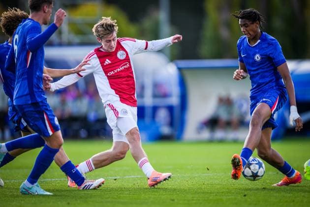 SURREY , 22-10-2025 , Chelsea Football Club Training Ground , season 2025 2026 , UEFA Youth League football , League phase Matchday 3 , match between Chelsea and Ajax , picture shows Ajax player Luca Messori scores the 1-1 Chelsea - Ajax (Youth League)  x31639323x Copyright: