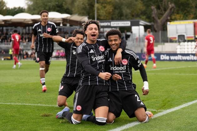 22 10 2025, xhfmx, Football UEFA Youth League, Eintracht Frankfurt FC Liverpool v l Alessandro Gaul Souza Eintracht Frankfurt U19 and Keziah Oteng Mensah Eintracht Frankfurt U19 celebrate the 1 0 against Liverpool Goal, Goal, Jubel, Celebration DFL DFB REGULATIONS PROHIBIT ANY USE OF PHOTOGRAPHS as IMAGE SEQUENCES and or QUASI VIDEO Dreieich
