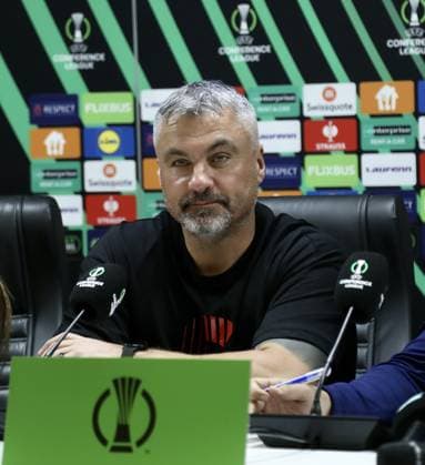 Ahead of the Samsunspor v Dynamo Kyiv - UEFA Conference League SAMSUN, TURKIYE - OCTOBER 22: Samsunspor’s head coach Thomas Reis and goalkeeper Okan Kocuk (not seen) speak at a press conference, PK, Pressekonferenz hold ahead of the UEFA Conference League second-week match between Samsunspor and Dynamo Kyiv at Yeni 19 Mayis Stadium in Samsun, Turkiye on October 22, 2025. Ilyas Gun Anadolu Samsun Turkey. Editorial use only. Please get in touch for any other usage.  Copyright: x2025xAnadoluxIlyasxGunx