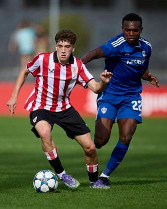 Athletic Club U-19 v Qarabag FK U-19 - UEFA Youth League 2025-26 League Phase MD3 Unax Goyogana of Athletic Club U-19 competes for the ball with Abiodun of Qarabag FK U-19 during the UEFA Youth League 2025-26 League Phase MD3 match between Athletic Club U-19 and Qarabag FK U-19 at Lezama on October 22, 2025, in Bilbao, Spain. Bilbao Lezama Basque Country Spain RL_ATHvQFK_CL_000028 Copyright: xRicardoxLarreinax