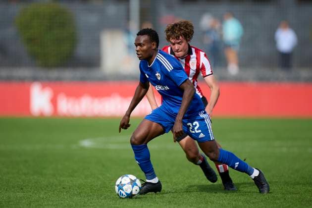 Athletic Club U-19 v Qarabag FK U-19 - UEFA Youth League 2025-26 League Phase MD3 Telmo Zarandona of Athletic Club U-19 competes for the ball with Abiodun of Qarabag FK during the UEFA Youth League 2025-26 League Phase MD3 match between Athletic Club U-19 and Qarabag FK U-19 at Lezama on October 22, 2025, in Bilbao, Spain. Bilbao Lezama Basque Country Spain RL_ATHvQFK_CL_000049 Copyright: xRicardoxLarreinax