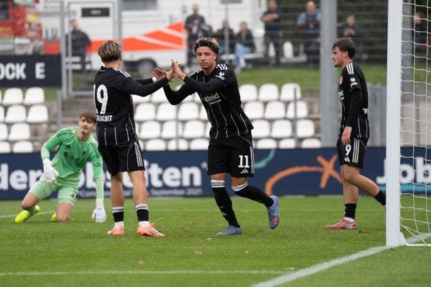 22 10 2025, xhfmx, Football UEFA Youth League, Eintracht Frankfurt FC Liverpool v l Benjamin Dzanovic Eintracht Frankfurt U19 and Alessandro Gaul Souza Eintracht Frankfurt U19 celebrate the 2 2 against Liverpool Goal, Goal, Jubel, Celebration DFL DFB REGULATIONS PROHIBIT ANY USE OF PHOTOGRAPHS as IMAGE SEQUENCES and or QUASI VIDEO Dreieich