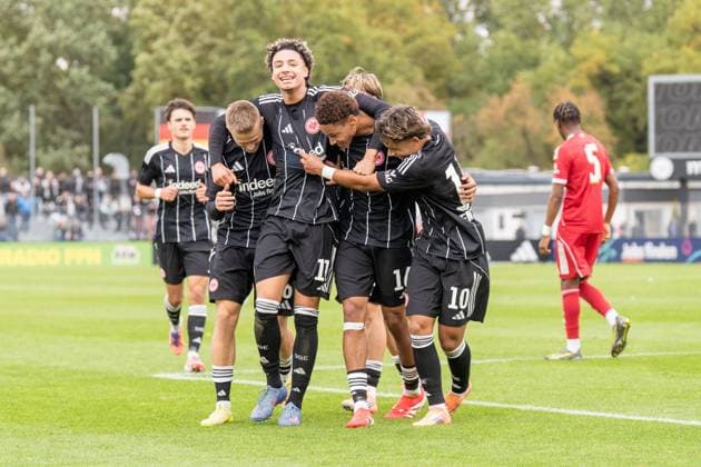 22 10 2025, xhfmx, Football UEFA Youth League, Eintracht Frankfurt FC Liverpool Frankfurt celebrates the 3 2 by Noah Fenyö Entracht Frankfurt U19 Goal, Goal, Jubilation, Celebration Alessandro Gaul Souza Eintracht Frankfurt U19 , Marvin Dills Eintracht Frankfurt U19 , Yannis Ahouannou Eintracht Frankfurt U19 DFL DFB REGULATIONS PROHIBIT ANY USE OF PHOTOGRAPHS as IMAGE SEQUENCES and or QUASI VIDEO Dreieich