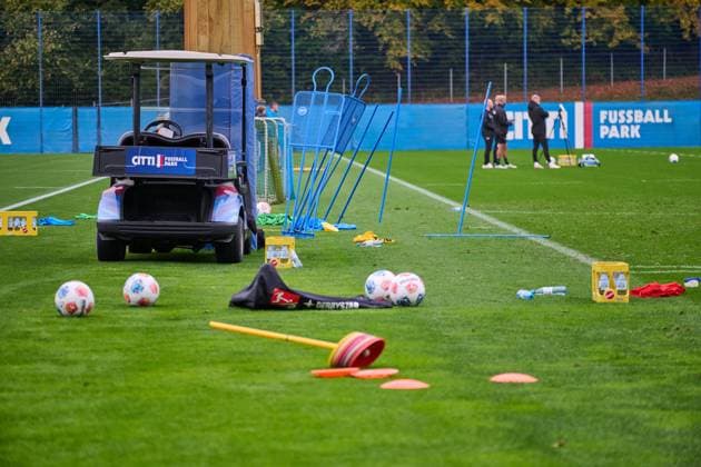 22 10 2025, Football, Men, 2 BL, Season 2025 2026, Training Holstein Kiel Training material on the pitch Kiel, Projensdorf Projensdorf, Training pitch Schleswig Holstein Germany