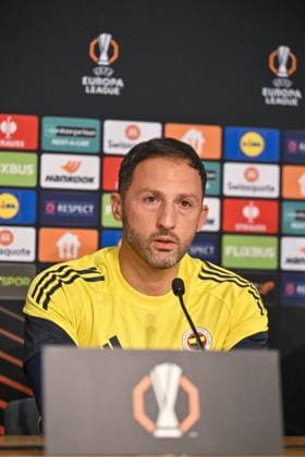 Ahead of the Fenerbahce v Stuttgart - UEFA Europa League ISTANBUL, TURKIYE - OCTOBER 22: Fenerbahce head coach Domenico Tedesco and player Edson Alvarez speak during a press conference, PK, Pressekonferenz at Fenerbahce Can Bartu Facilities ahead of the UEFA Europa League week 3 match against German team Stuttgart in Istanbul, Turkiye, on October 22, 2025. Muhammed Enes Yildirim Anadolu Istanbul Turkey. Editorial use only. Please get in touch for any other usage.  Copyright: x2025xAnadoluxMuhammedxEnesxYildirimx