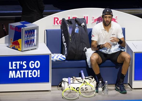 Matteo Berrettini ITA sits on the bench during the break Tennis ERSTE BANK OPEN 2025 ATP 500 Stadthalle Vienna Austria 22 October 2025 Copyright: xJuergenxHasenkopfx