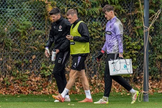 Nikola Vasilj Eric Smith Simon Spari Pauli walk off the pitch Germany , Hamburg , Training ground at Kollaustrasse , Football , 1 Bundesliga , Training of FC St Pauli