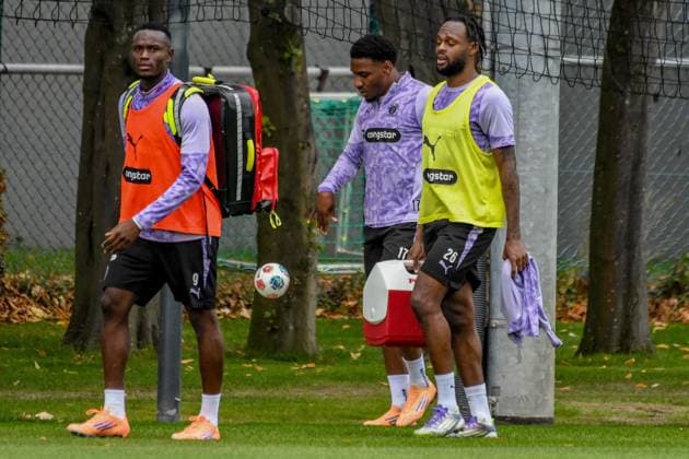 Abdoulie Ceesay Oladapo Afolayan Ricky Jade Jones Pauli walk off the pitch Germany , Hamburg , Training ground at Kollaustrasse , Football , 1 Bundesliga , Training of FC St Pauli
