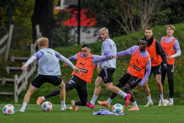 Marwin Schmitz Manolis Saliakas Louis Oppie Abdoulie Ceesay Pauli Germany , Hamburg , Training ground at Kollaustrasse , Football , 1 Bundesliga , Training of FC St Pauli