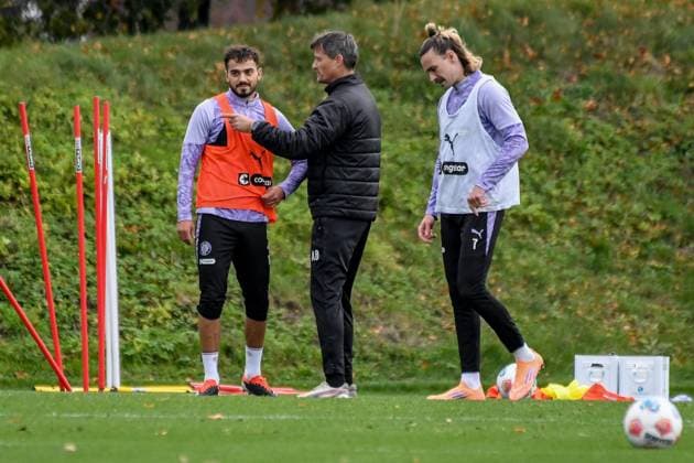 Danel Sinani Coach Alexander Blessin Jackson Irvine Pauli Germany , Hamburg , Training ground at Kollaustrasse , Football , 1 Bundesliga , Training of FC St Pauli