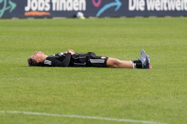 22 10 2025, xhfmx, Football UEFA Youth League, Eintracht Frankfurt FC Liverpool Alessandro Gaul Souza Eintracht Frankfurt U19 disappointed after the match DFL DFB REGULATIONS PROHIBIT ANY USE OF PHOTOGRAPHS as IMAGE SEQUENCES and or QUASI VIDEO Dreieich