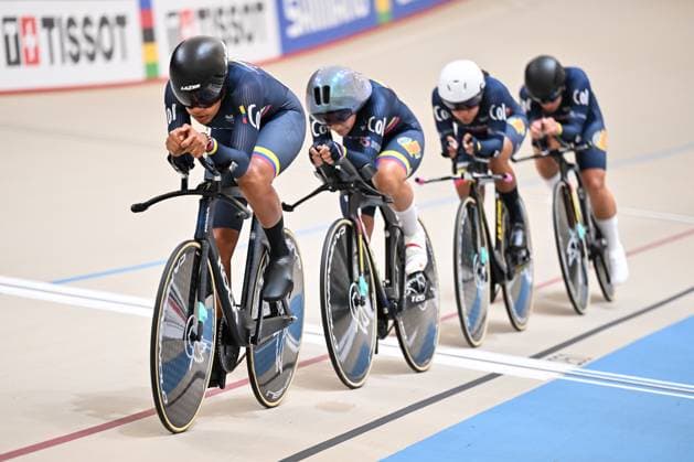 2025 Tissot UCI Track World Championships Picture by Simon Wilkinson SWpix.com - 22 10 2025 - Cycling - 2025 Tissot UCI Track World Championships - Velodromo PenalolÃ n, Santiago, Chile - Women s Team Pursuit - Qualifying - Elizabeth Castano Quintero (Colombia), Stefany Lorena Cuadrado Florez (Colombia), Lina Marcela Hernandez Gomez (Colombia), Juliana Londono David (Colombia) Copyright: x xSWpix.comx(t axPhotographyxHubxLtd)xSimonxWilkinson SWpix.comx SWP-3030-10354
